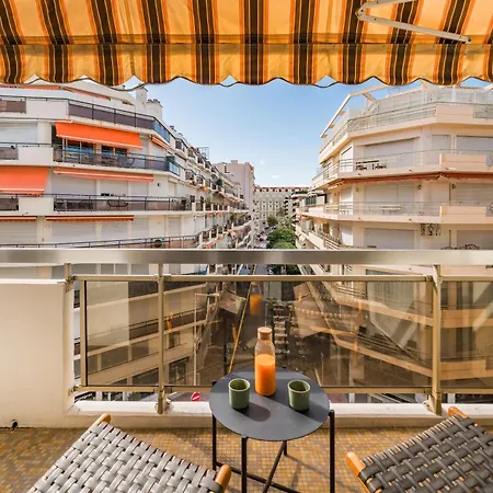 Centre Derrière Le Martinez Cannes