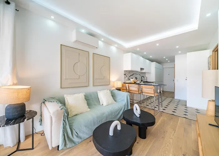 Centre Derriere Le Martinez アパート