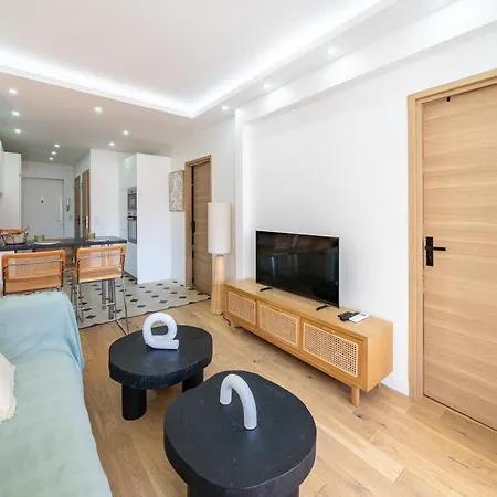 Centre Derriere Le Martinez *