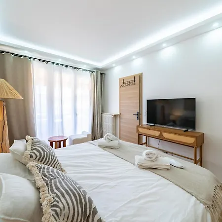 Centre Derriere Le Martinez *