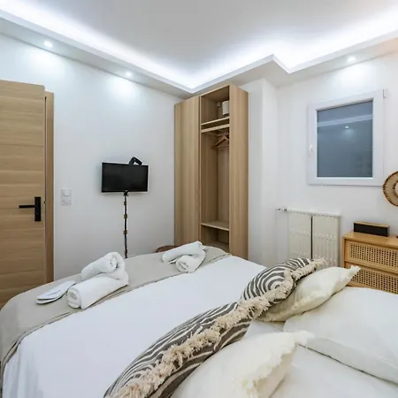 Centre Derriere Le Martinez *