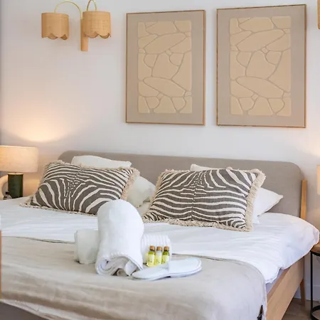 Centre Derriere Le Martinez * Κάννες