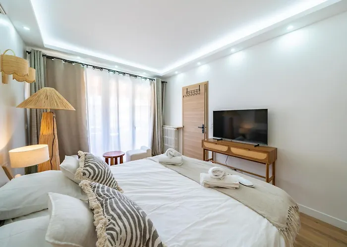 Centre Derriere Le Martinez *