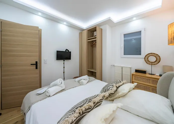 Centre Derriere Le Martinez *